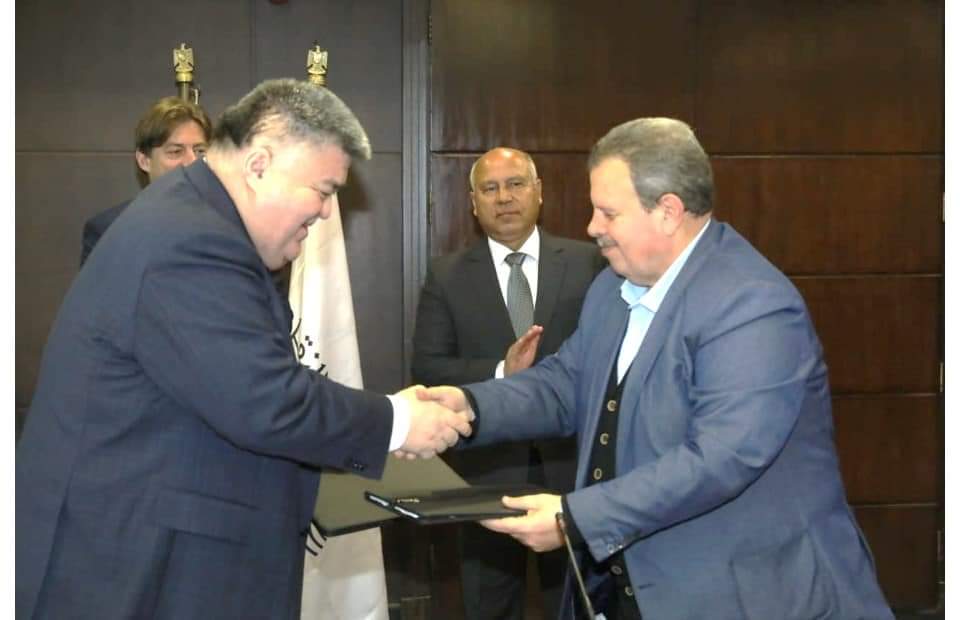وزير النقل يشهد توقيع عقد توطين صناعة النقل في مصر