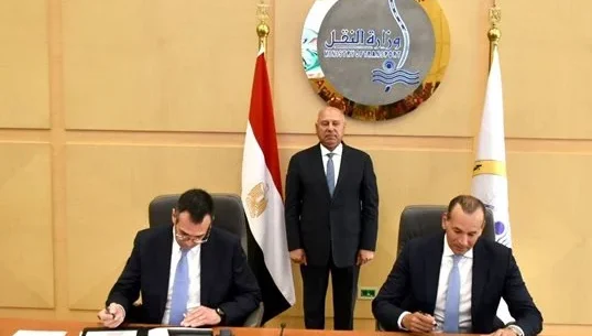 وزير النقل يوقع عقد بدء مشروع محطة الحاويات تحيا مصر 1