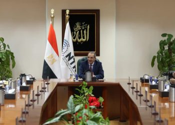 وزير الاتصالات يجتمع بأعضاء لجنة صناعة الاتصالات بالجهاز القومى لتنظيم الاتصالات