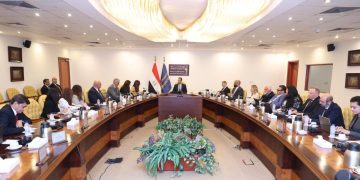 وزير الاتصالات: نستهدف 8 مليارات دولار من صادرات التعهيد بحلول 2028 8 جانب من الأجتماع